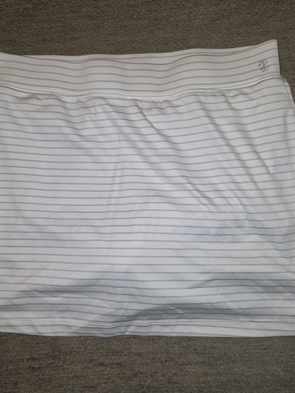 Izod Golf White Striped Stretch Skort Medium